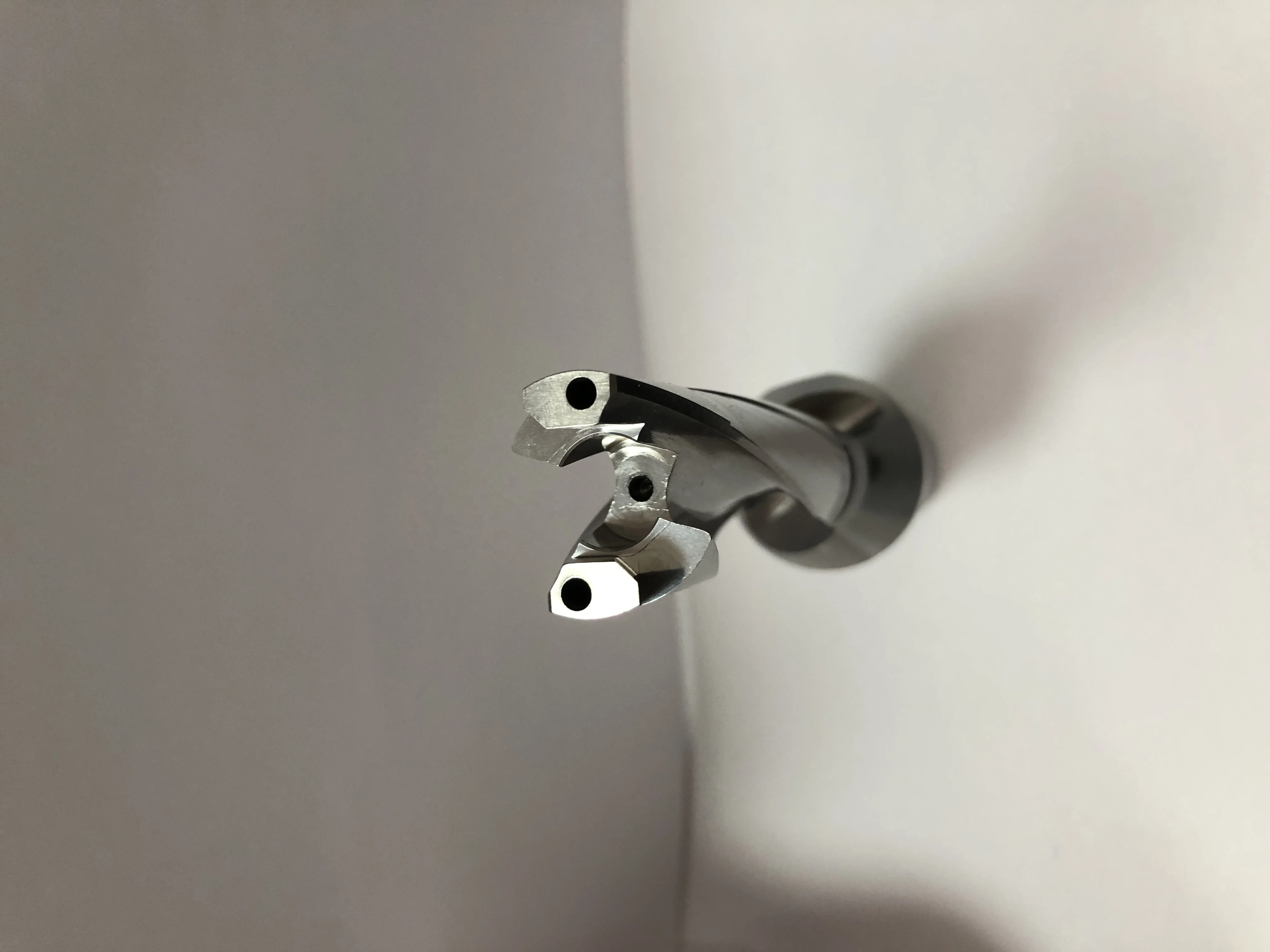 

SD хорошего качества с центрирующим U-образным сверлом