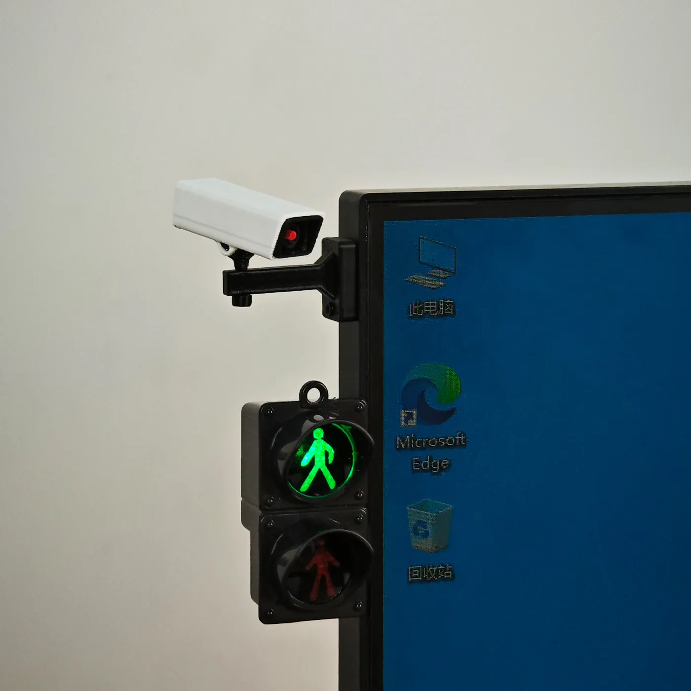 Lustige Simulierte Überwachungskamera-Spiegel-Dekoration, Desktop- und Monitor-Deko für Büroarbeitsplatz, Klebeband Inbegriffen – Detail 2