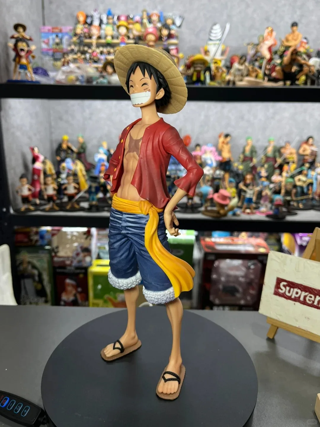 28CM One Piece Anime-Figur Monkey D. Luffy mit Drei Wechselgesichtern Actionfigur PVC-Modell Sammlerstück Spielzeug Geschenk für Kinder – Detail 2