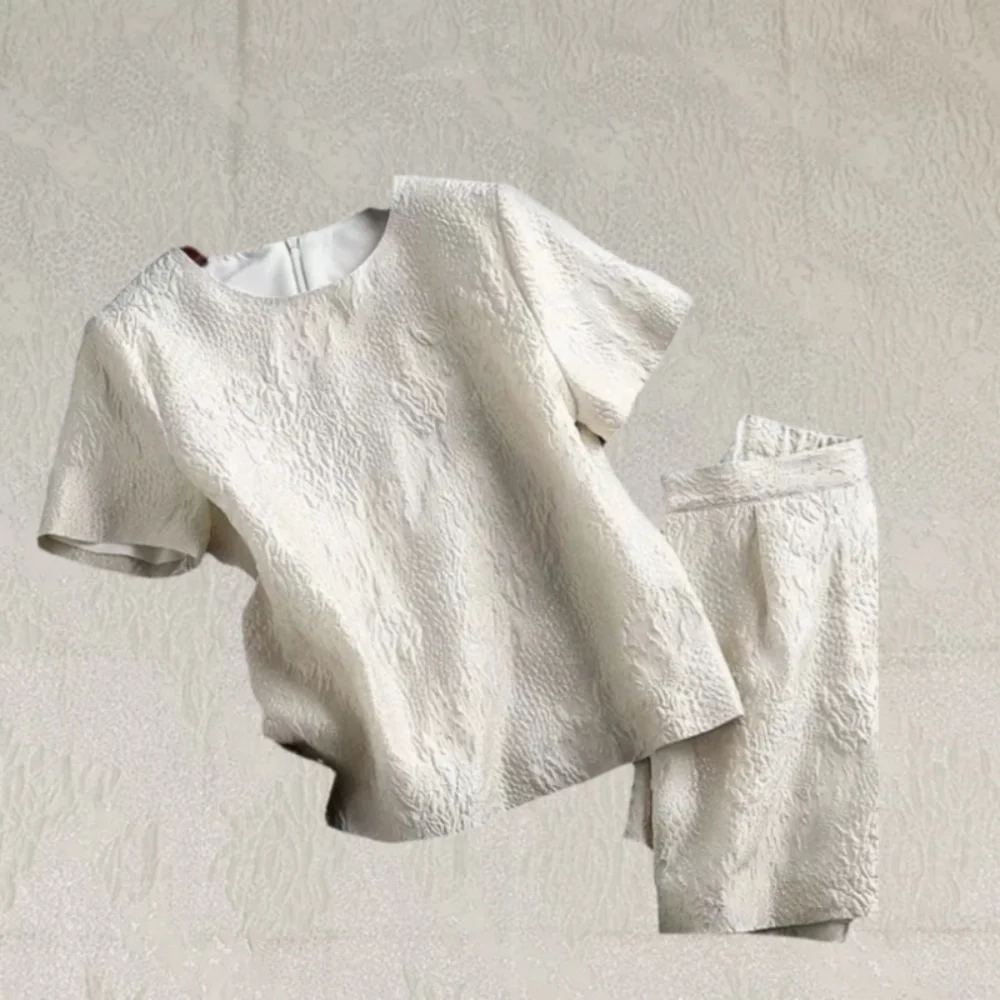 

Silver Yarn Dyed Jacquard Fabric Rose Dark Grain Thin Dress Fashion European Brand Design Sew Wholesale Material Cloth by Meter