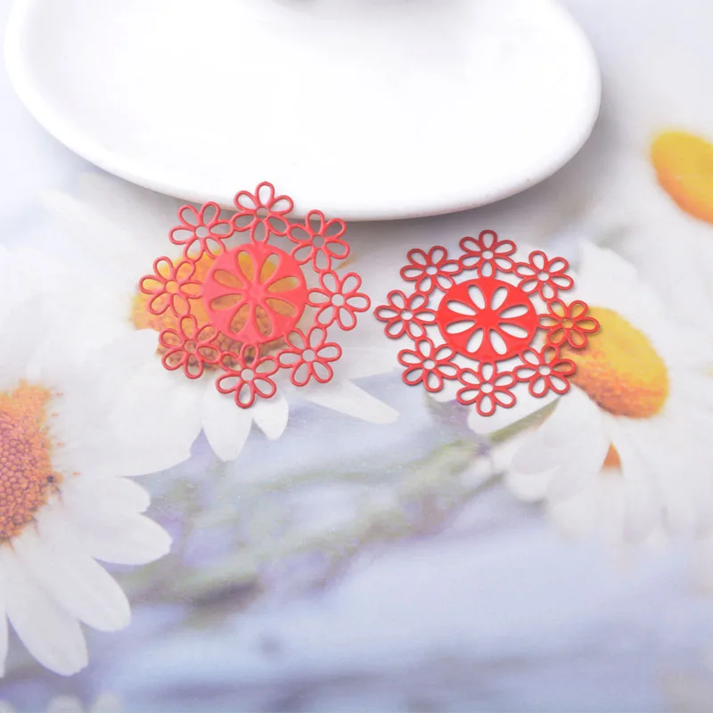 20 Stück AA557 Messing-Schmuckanhänger in hellgoldener Weihnachtsschneeflockenform, bemalte Blumenanhänger, DIY-Ohrring-Zubehör für Frauen – Detail 8