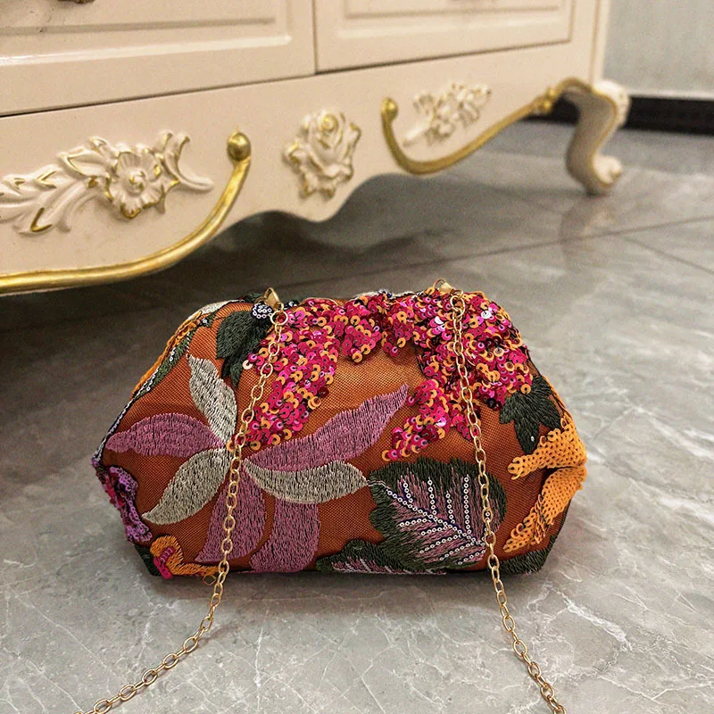 

Fashionable And Versatile, Charming Party Bag, Elegant, Temperament, Luxury Casual Tatar Style With Random Print Clutch Bag