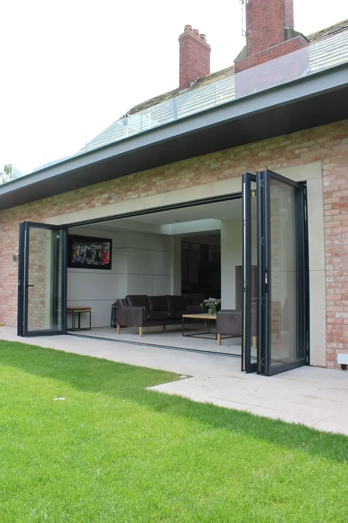 Porta bifold bifold doppia smaltata personalizzata popolare Porta a fisarmonica pieghevole in vetro temperato in alluminio Design moderno Porte da patio pieghevoli