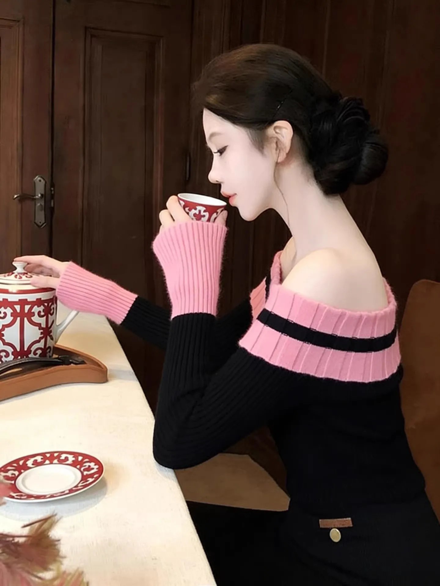 

Faionable Korean Sle Splice Color Knitted Sweater Women's Spring New Light Maturi Sle One oulder Long Sve Top