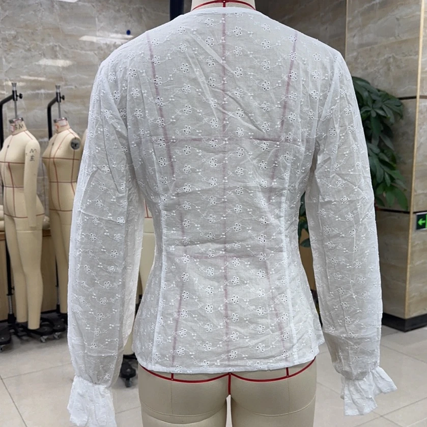 2025 Nieuwe Dames Herfst Button Up Blouse Casual Loose Fit Stijlvol Geborduurd Effen Kleur Oogje V-hals Lange Mouw Tops