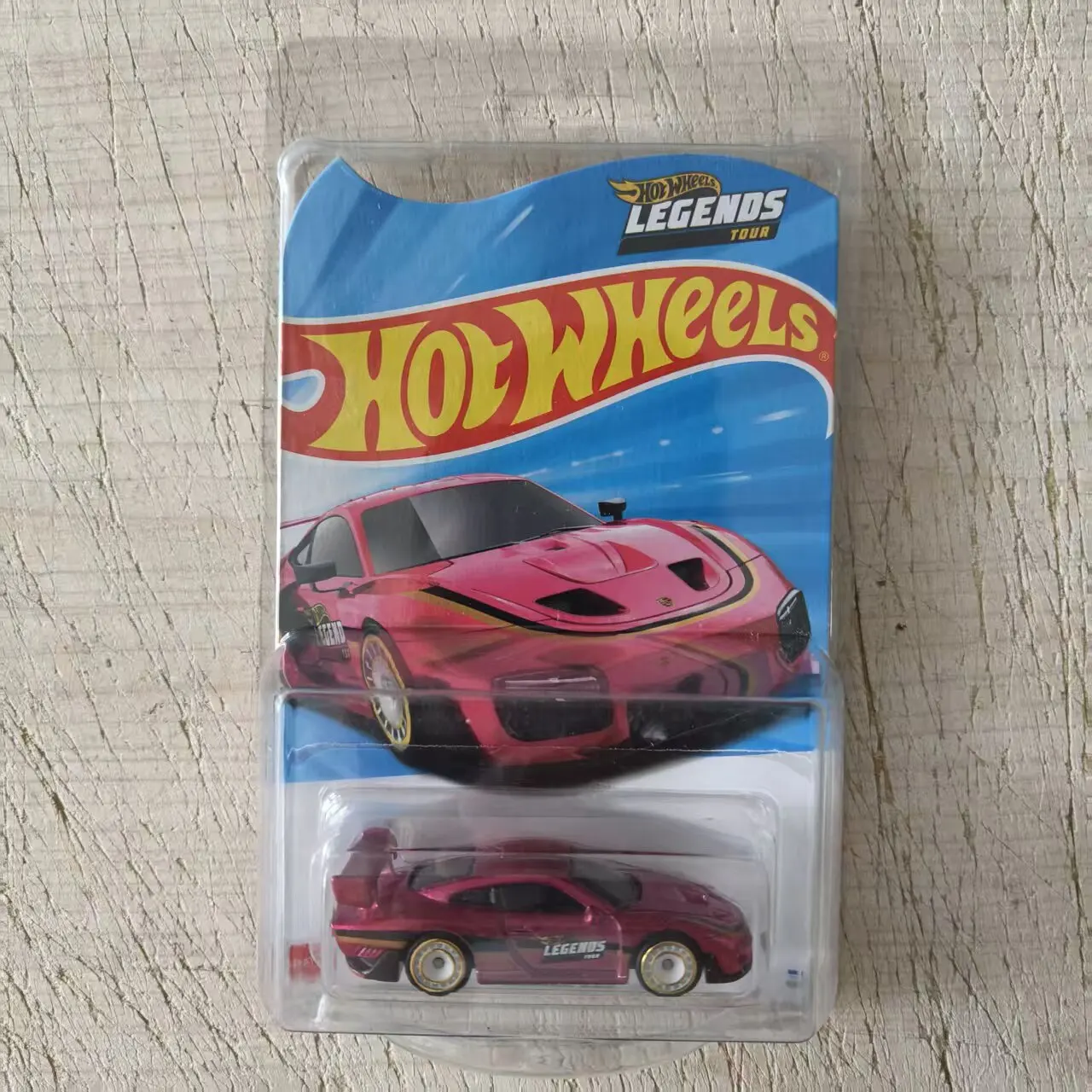 

Коллекционная модель автомобиля Hot Wheels Legends Tour 935, розовая, из литого металла, креативная игрушка для автолюбителей, подарок для мальчиков, хобби-модель автомобиля