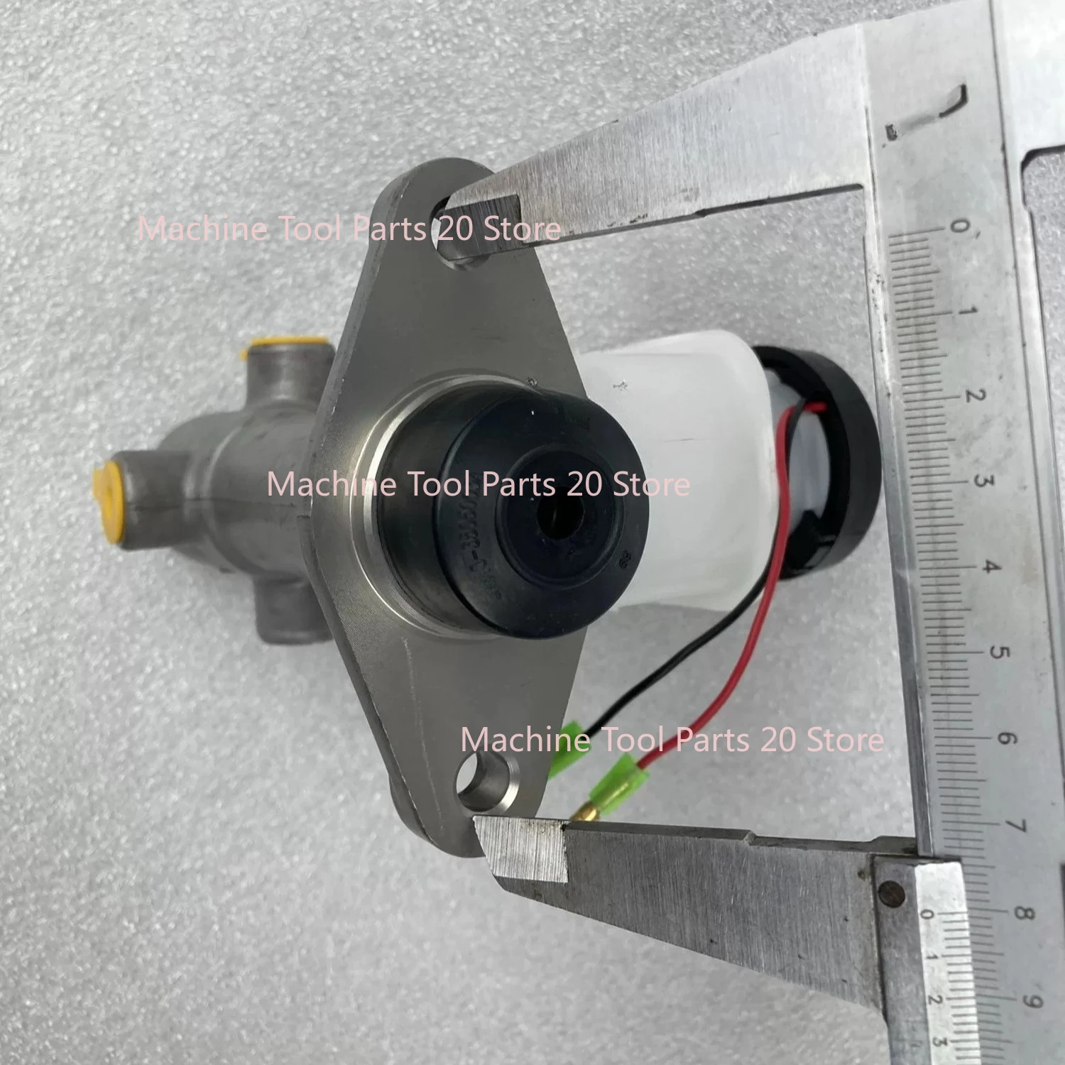 Forklift Brake Master Cylinder for Nissan Forklift J01 J02 TD27 H20 3.5T 5117 5057