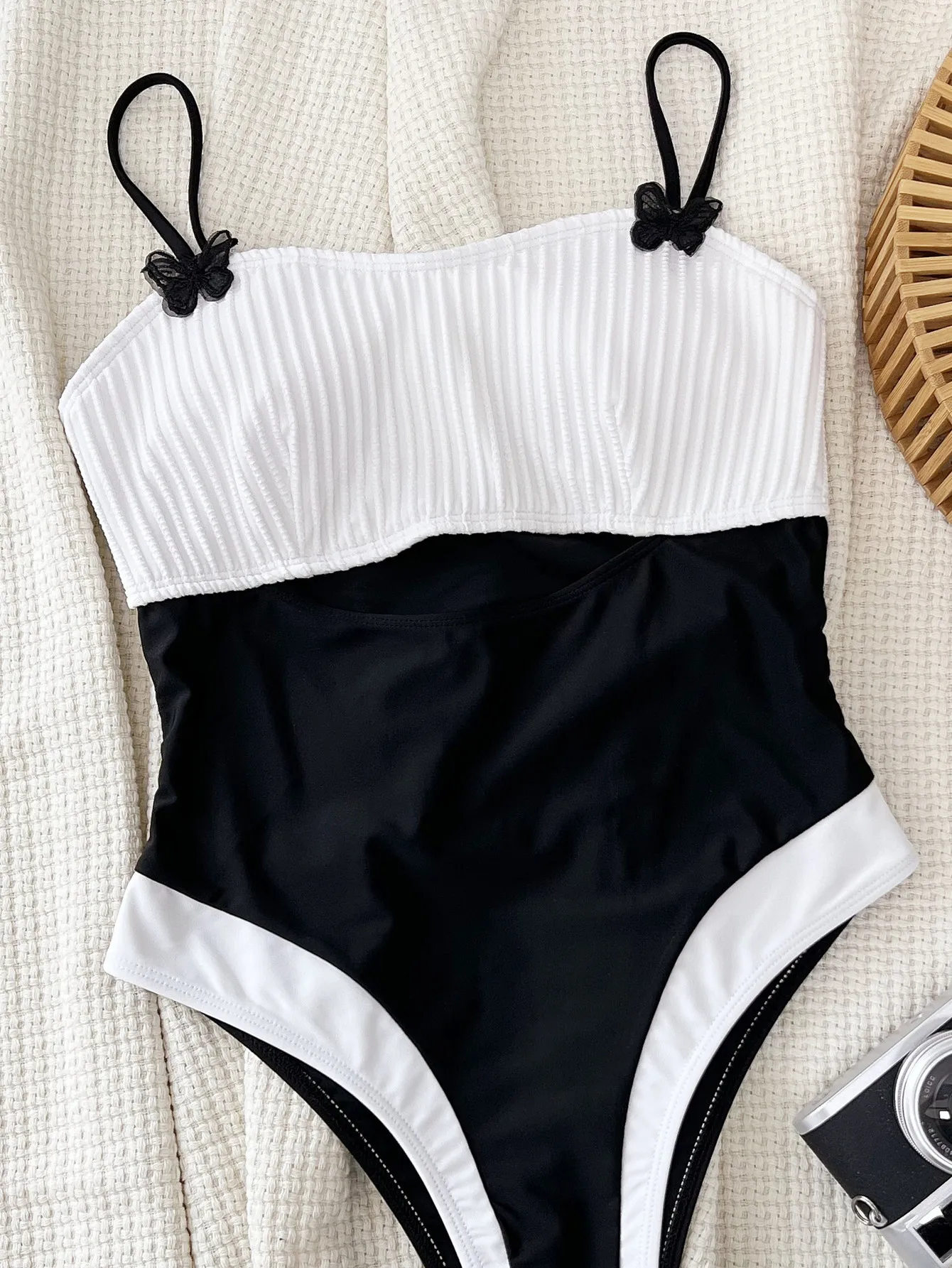 2024 New Sexy Splicing Cut Out Ribbed One Piece Swimsuit Women Swimwear Female High Leg Cut Padded Bather Bathing Suit Swim