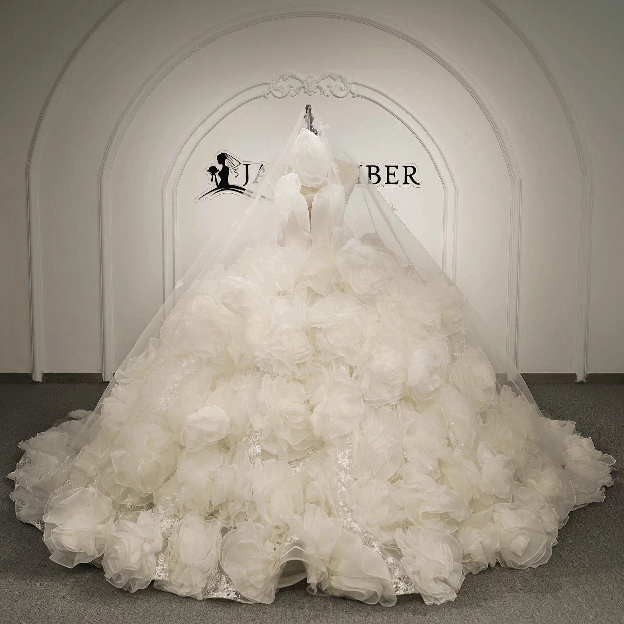 

Customized Satin Ball Gown Sleeveless Wedding Dress 2026 With Big Follow Princess Lace Bride Gown Vestido De Novia