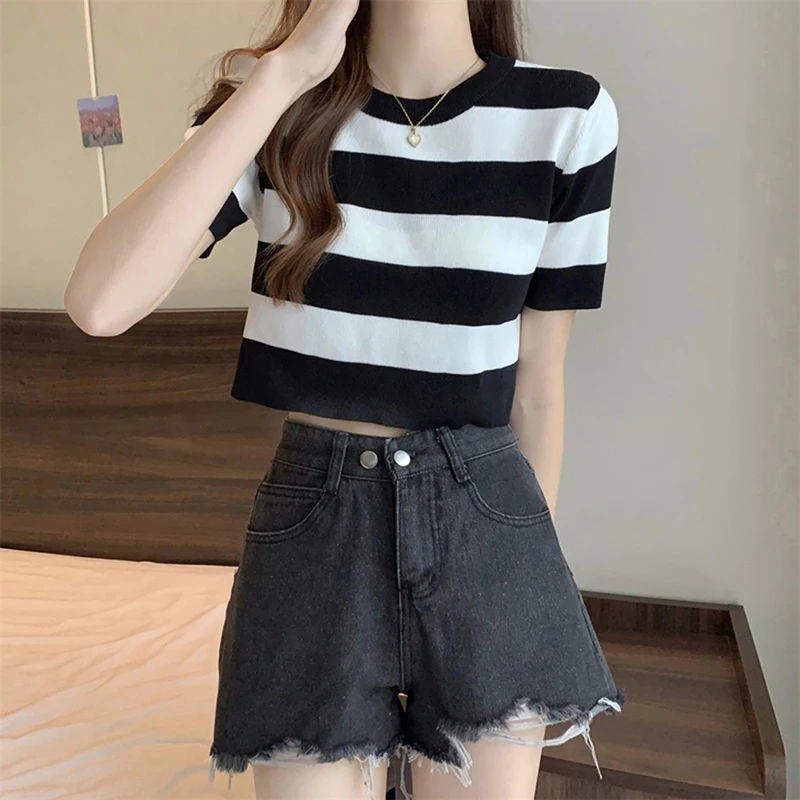 Summer Leisure Vintage Striped Short Sleeve Knitted T-shirt Women Round Neck Slim Crop Top Dojazdy do pracy