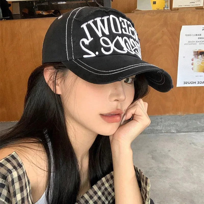 Berretto da baseball da donna con lettera ricamata, parasole a tesa larga, berretti a becco d'anatra, visiere per protezione solare esterna, cappello con visiera per ragazze alla moda