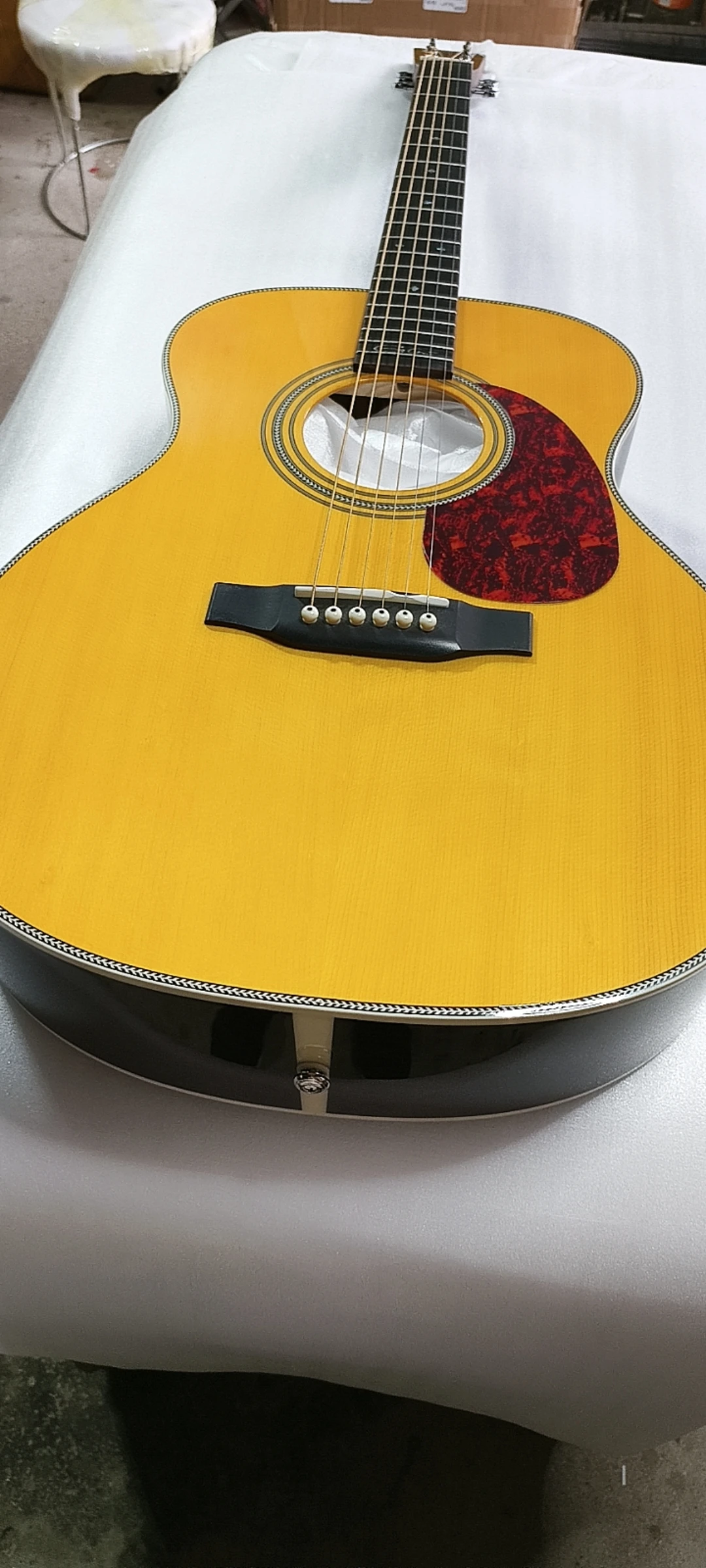 Professionelle OM-Gitarre, OM28EC Akustik-Elektro-Gitarre, eingebaute Tonabnehmer