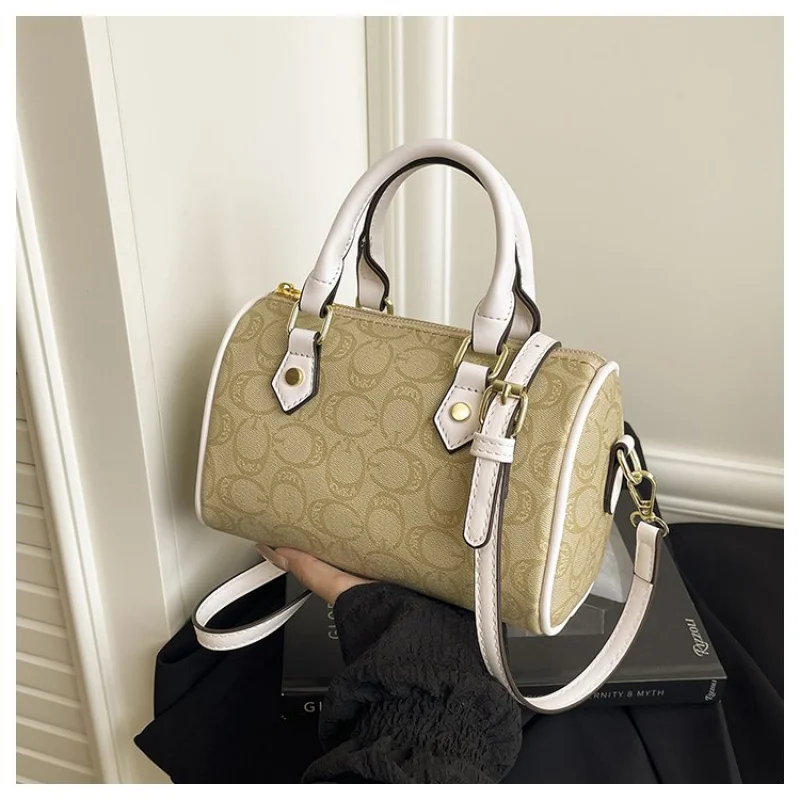 

High-End Women's Hand Bags Made Of Houndstooth Leather Boasting Paris Inspired And High-End Daily Look​