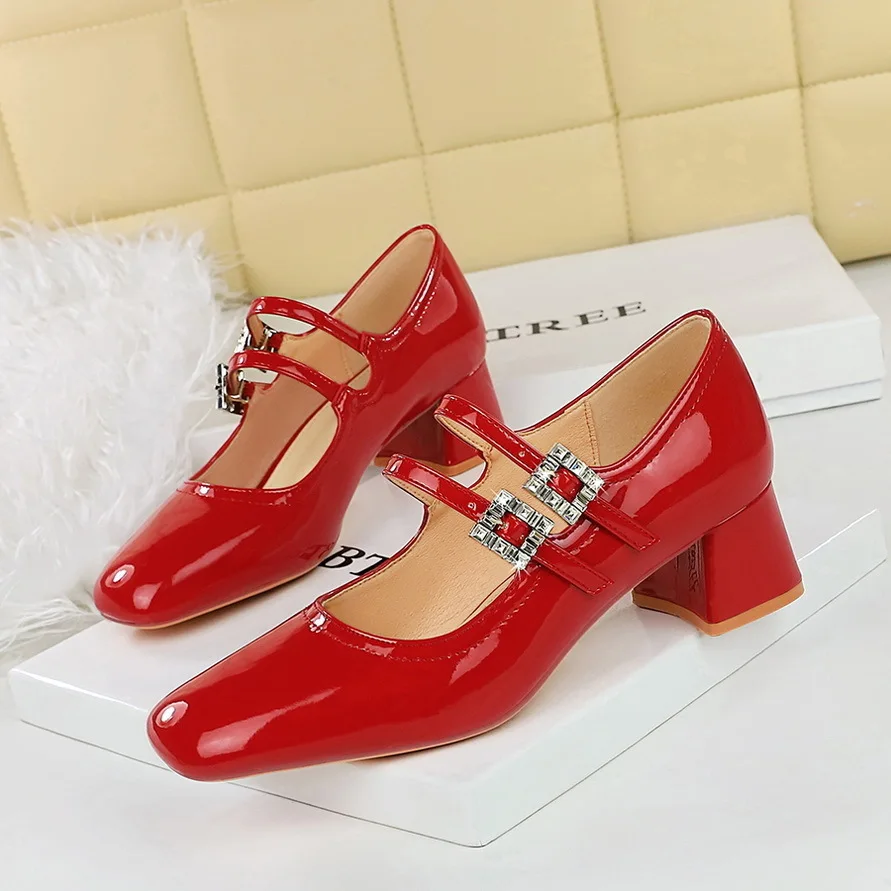 

New Daily Versatile Sweet Mary Jane Women's Shoes Mid Heel Lacquered Leather Shallow Mouth Round Head Water Diamond Buckle pumps