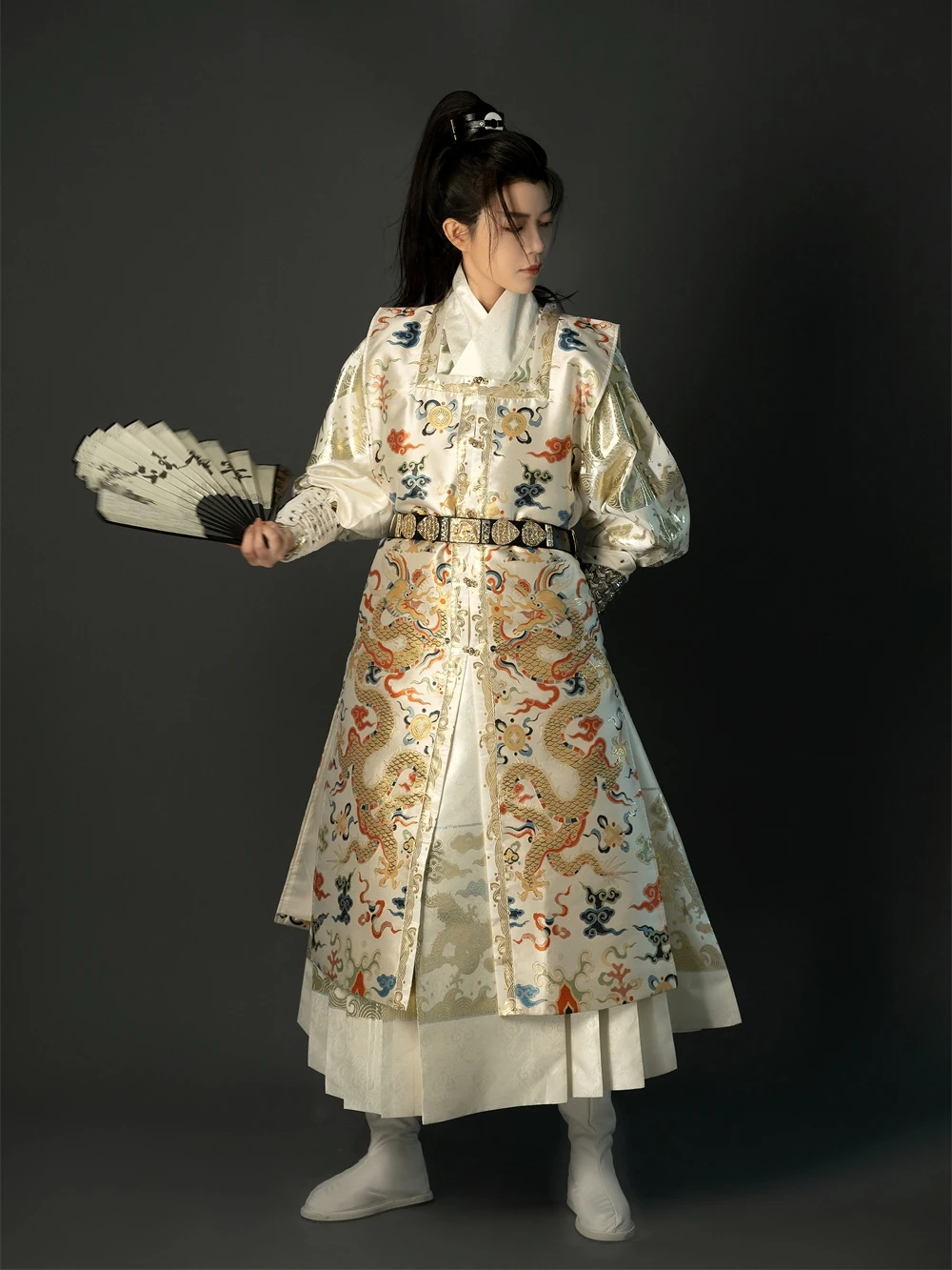 

Nanan Taste Костюм Тан Золотое плетение Цветочная вышивка Квадратный воротник Универсальная верхняя одежда Полиэфирное волокно Металлическое волокно Смесь