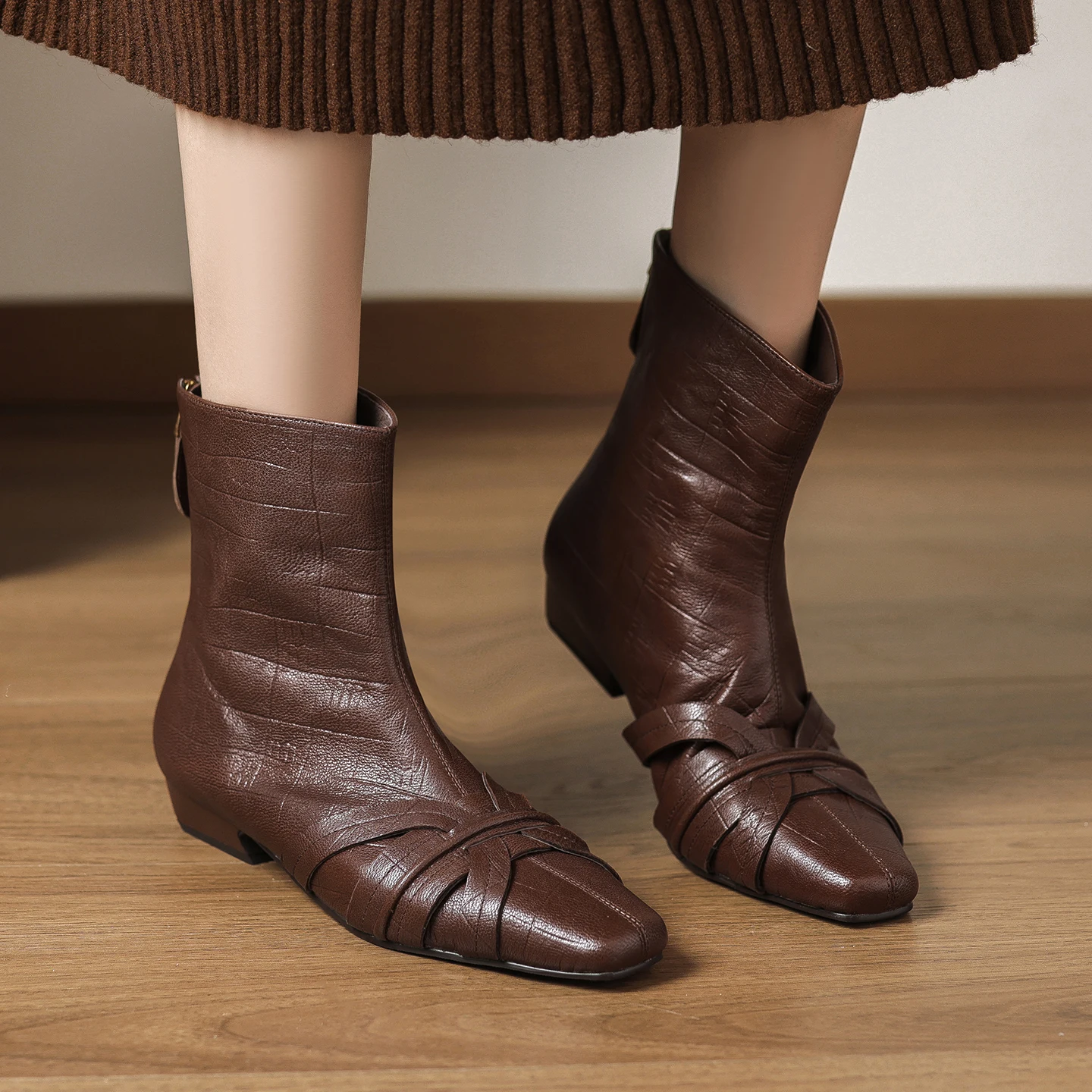 

Women's Vintage Ankle Boots-Handcrafted Genuine Leather,Crisscross Woven Detail,Pointed Toe&Chunky Block Heel(Minimalist Style)