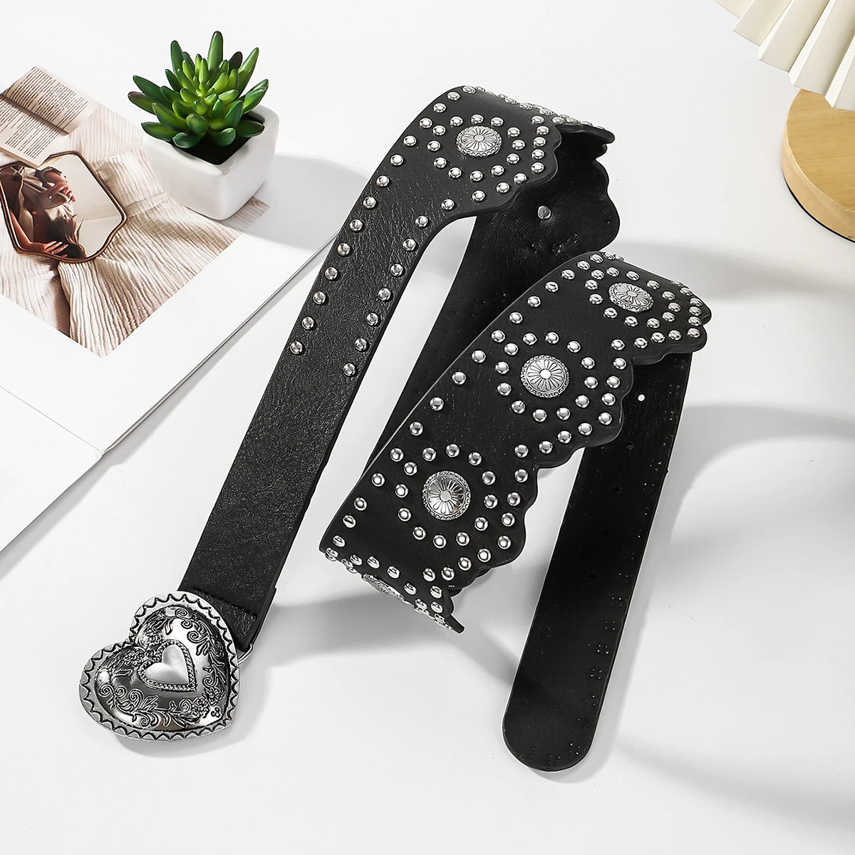 Personalized literary retro ladies trendy rivet cross-border belt