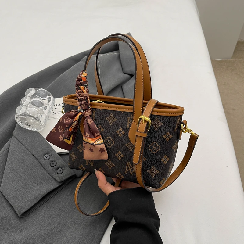 

​​Classic Compact Female Bag Handbag Timeless Crossbody Bag Enduring Style For Fashion Consistency​​