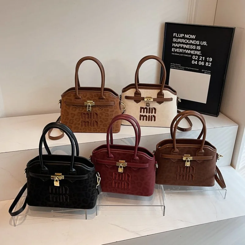 

Ladies Messenger Bag Made Of Durable Leather Boasting Casual Simple Vintage And Paris Chic Style​