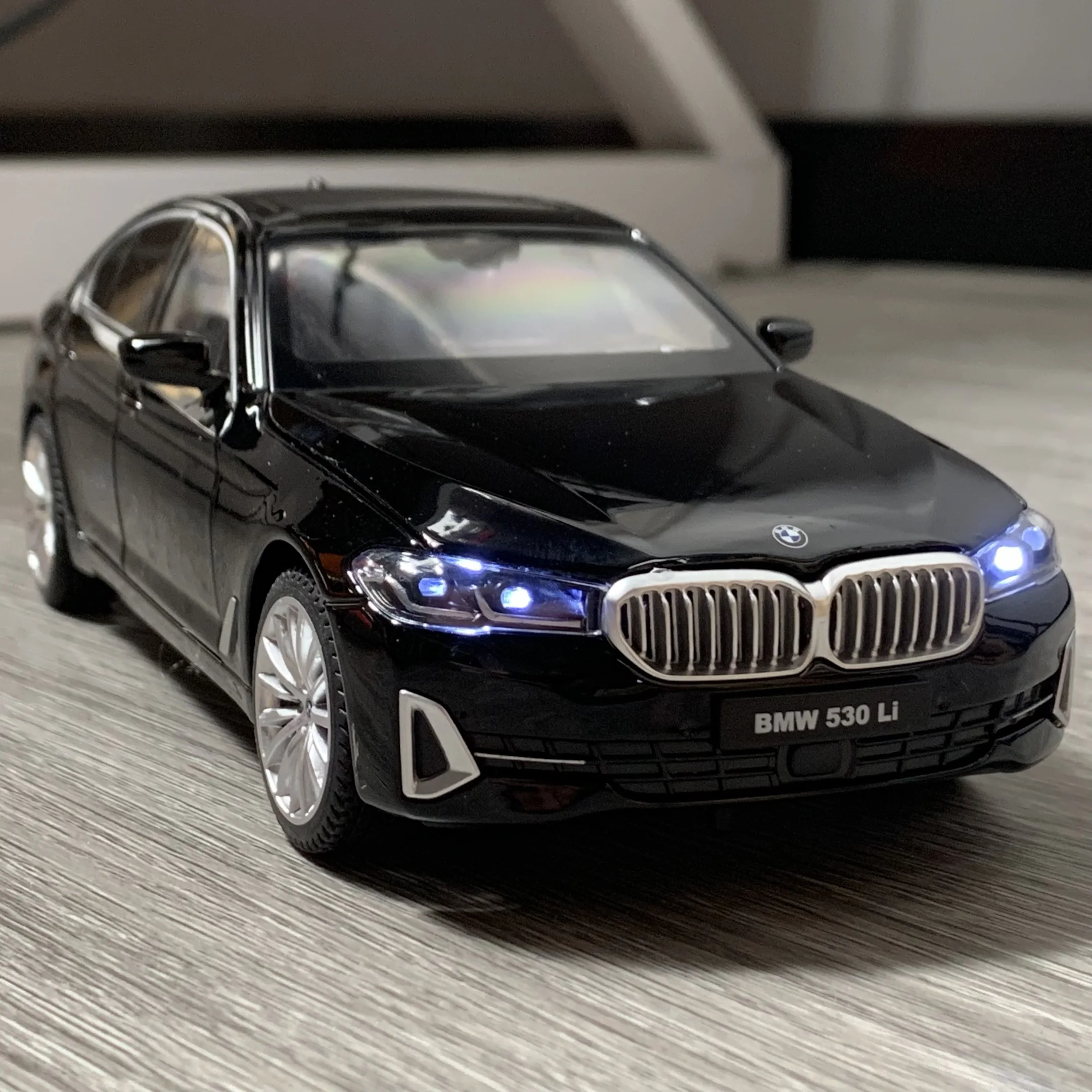 5 Series 530i 1/24 ダイキャストモデル BMW 5シリーズ 530 1/24 約
