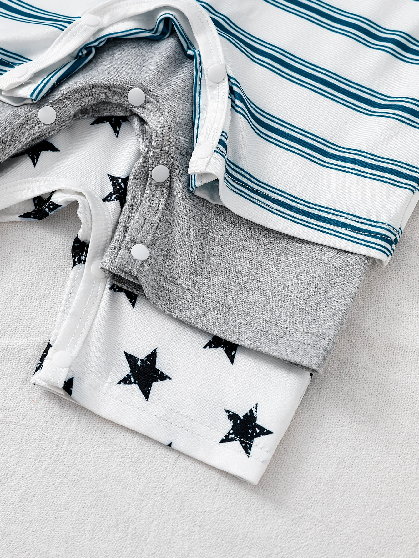 طقم رومبير صيفي بدون أكمام مكون من ثلاث قطع للأطفال الرضع الأولاد مجموعة ملابس متعددة المكونات للصيف