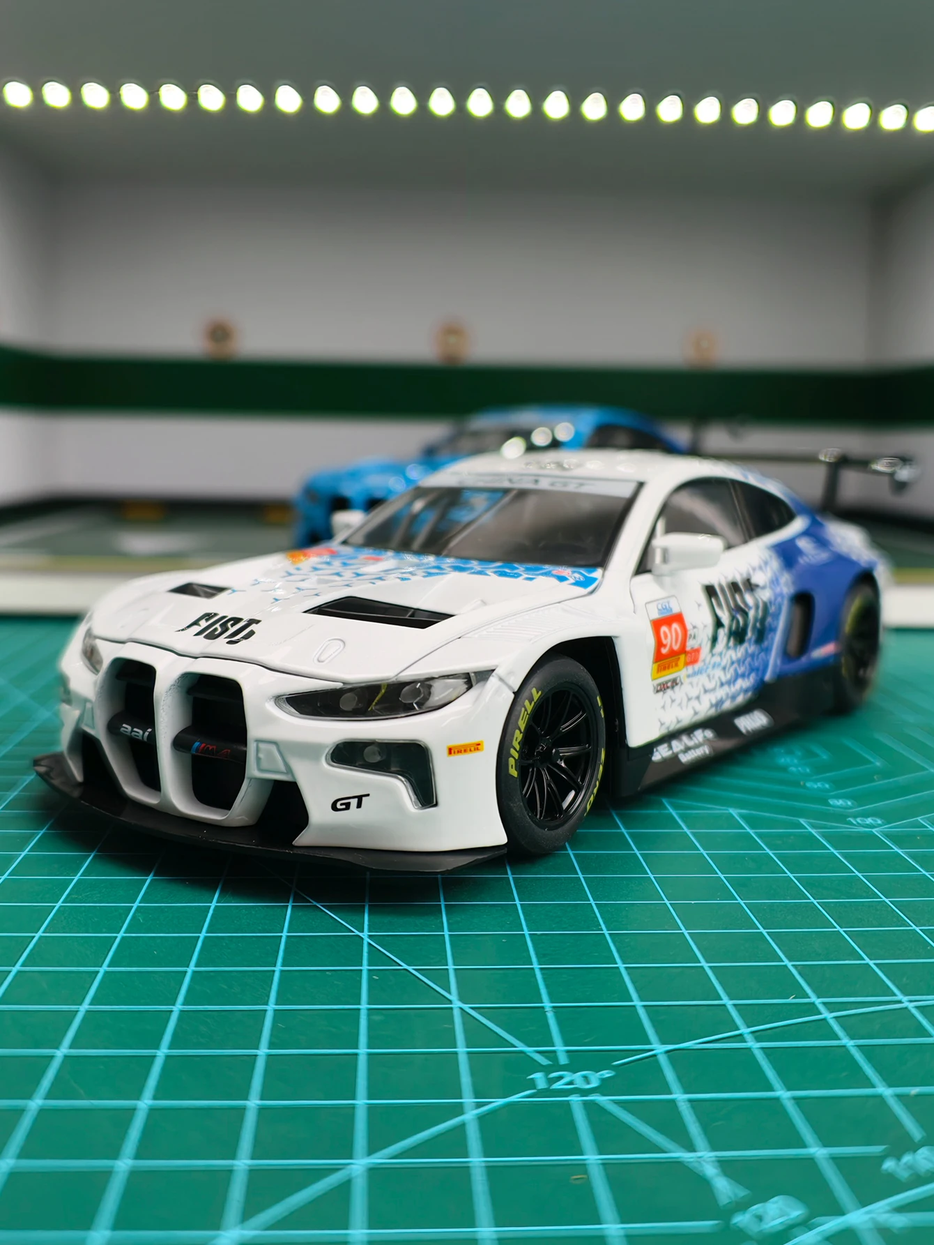 1:24 Simulated Zinc Alloy M4 GT3 Model Car, Static Ornament, Metal Collectible Gift Car