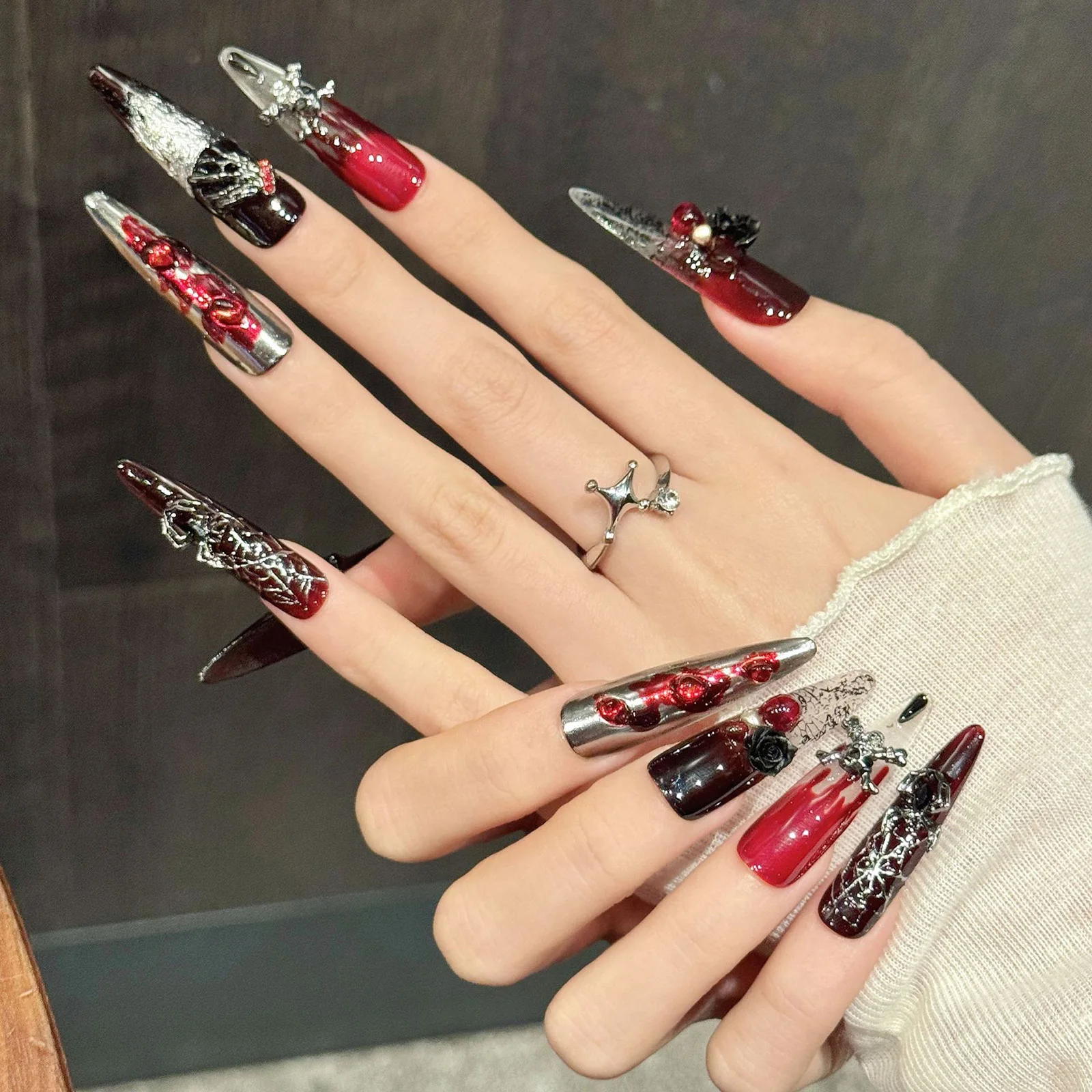 10 Stück handgefertigte Gothic Kunstnägel zum Aufkleben mit schwarz-rotem Totenkopf-Dekor, Rosen, Crackle-Marmor, handbemalte Punk-Kunstnägel
