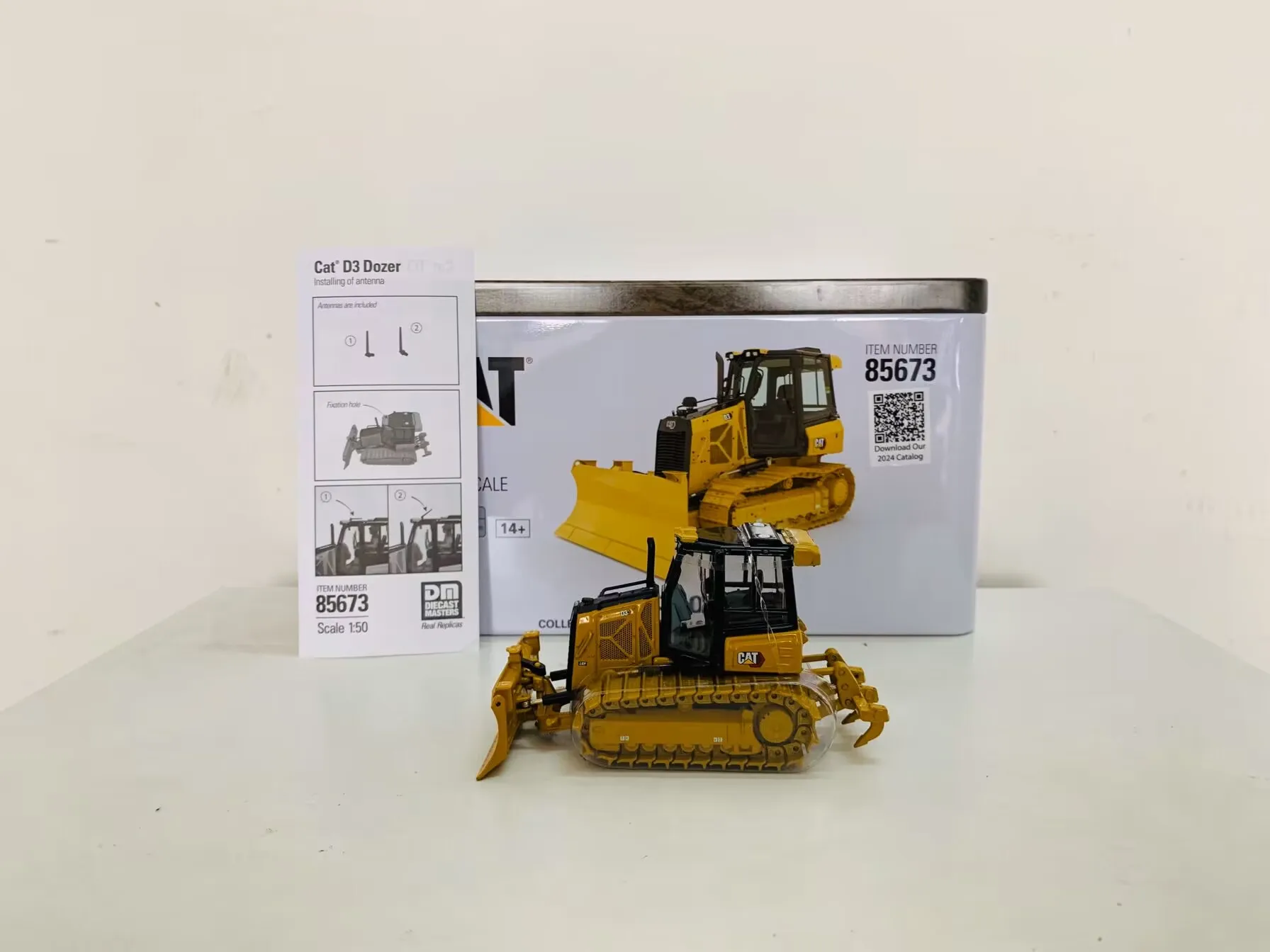 

DM Diecast Masters D3 Dozer 1/50 Scale Die-Cast Metal Collectible 85673 Model New in Box