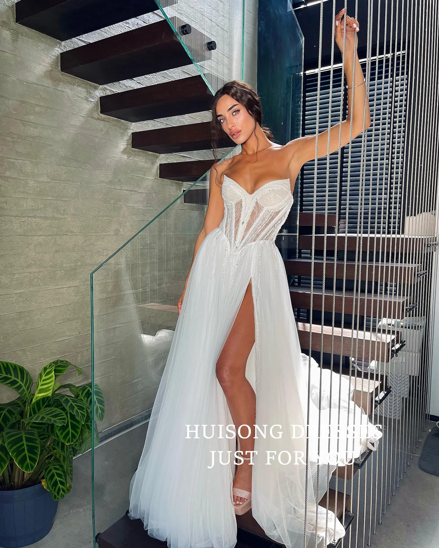 

HUISONG Customized Glitter Sequined Appliques Wedding Dresses Sweetheart Sleeveless Side Split A-Line Beach Bridal Gown