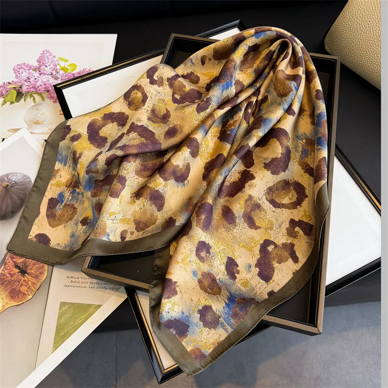 2026 Neue Mode 70x70cm Bedruckter Damen-Schal Pashmina Seidenschal Quadratischer Schal Dekoratives Kopftuch Luxuriöses Design Bandana