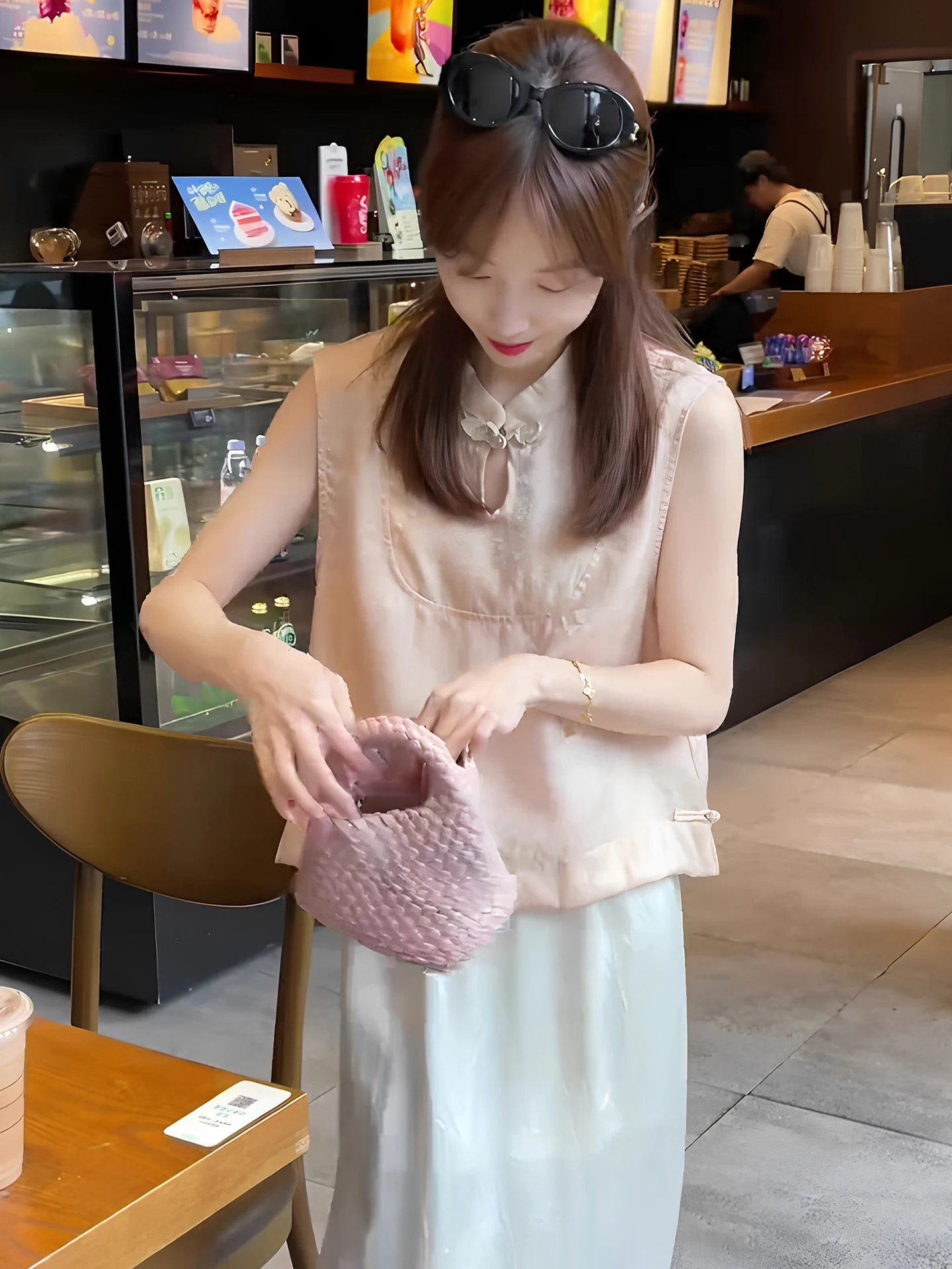 

New Chinese Sle Pink Ice Silk Svel irt Women's Summer High End Lightweight Hollow out Small Top Faionable Loose Fit