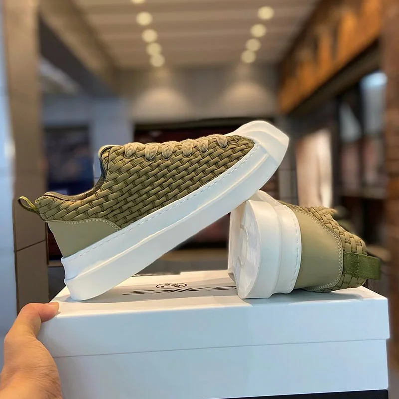 2025 Summer New Mesh Ultralight Professional Running Shoes Sneakers, lightweight, breathable and shock-absorbing.