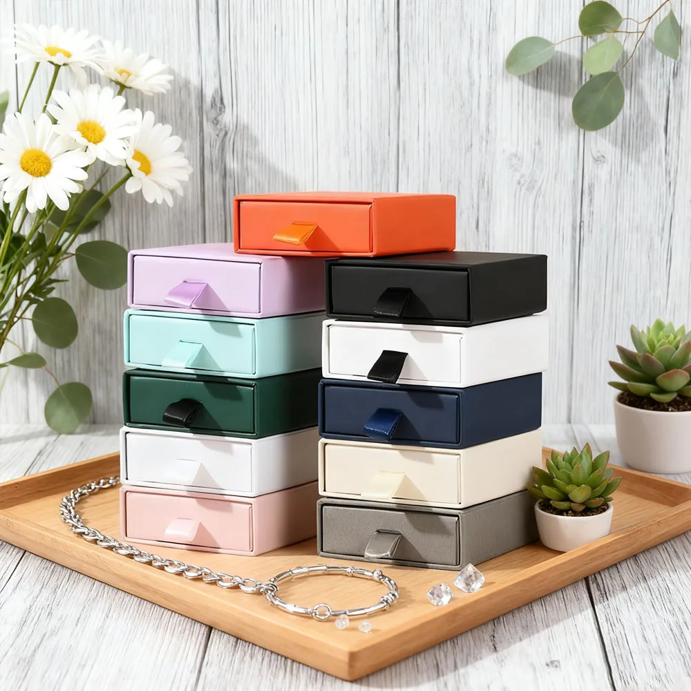 

50 шт., милый ящик для ювелирных изделий, подарочная коробка, кольцо, кулон, серьги-гвоздики, ожерелье, упаковка, органайзер, коробка из крафт-бумаги, 7x7x2,5 см, картон