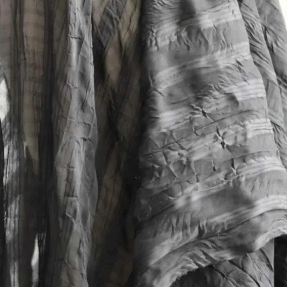 

Плиссированная ткань, темно-черная полосатая полупрозрачная ткань для платья, одежда, ткань для шитья одежды, полиэстер, материал