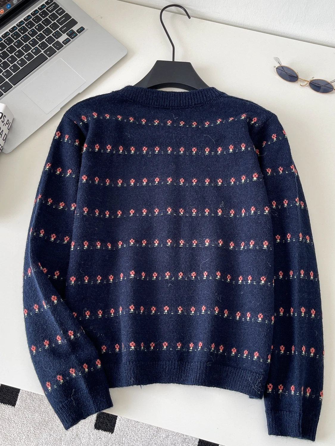 

Вязаный открытый кардиган с цветочным принтом в стиле ретро, женский свободный повседневный утягивающий универсальный антивозрастной свитер, осень-зима, для поездок на работу