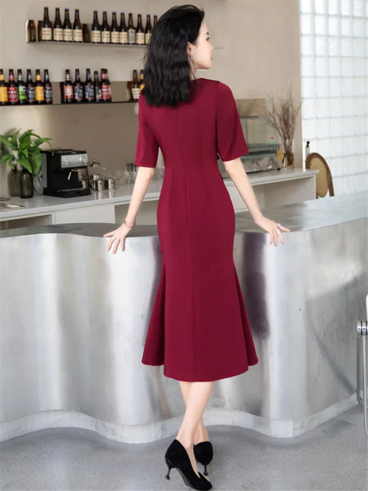 Burgundy Dress Women\'s Clothing Solid Color Beaded Round Neck Slim Mid-length Fishtail Skirt Fashion Evening Gown M117