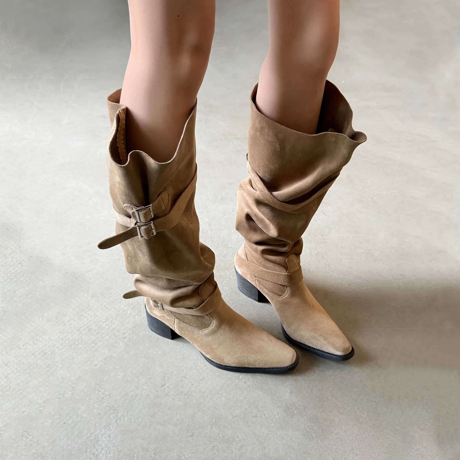 

Arden Furtado 2025 Autumn suede Pleated Large tubular boots Square toe Belt buckle pull-on Middle heel Over the knee boots