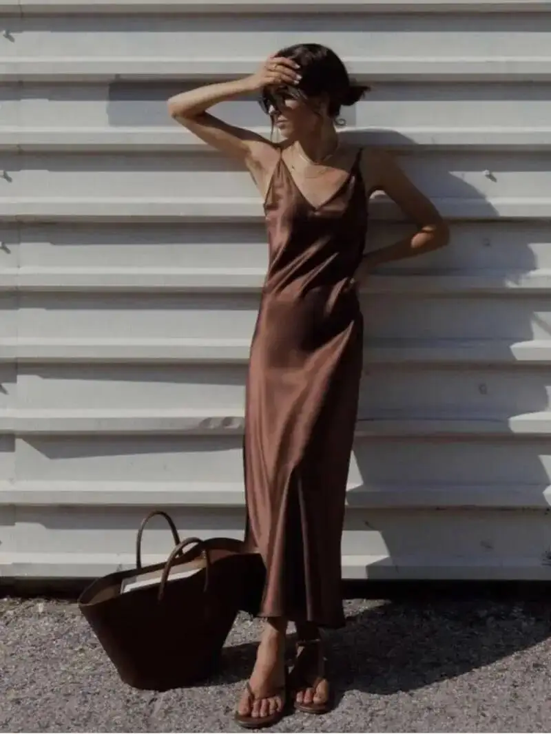 2026 Frühling Neu Elegantes Damen-Midikleid aus Seidensatin mit sexy Rückenausschnitt, Party-Slip-Kleid mit V-Ausschnitt, süß und bequem