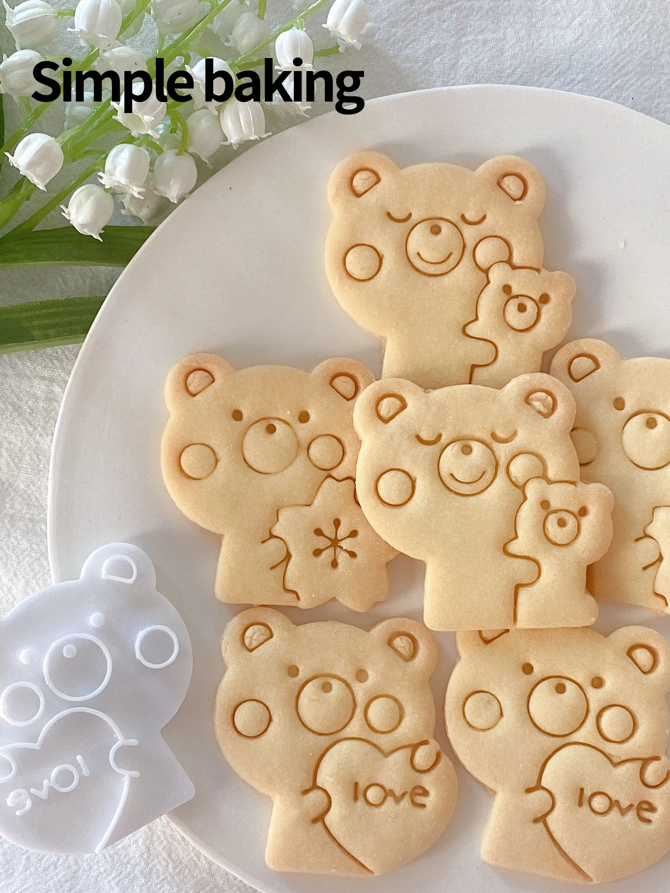 Cute Hug Teddy Bear Cookie Mold, Hug-Shaped Cookie Stamps with Hearts and Flower, Handmade DIY Snack Gift, Fondant Cookie Cutter