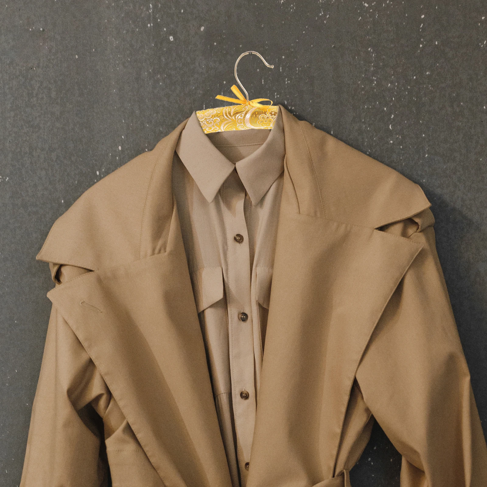 

3pcs Wooden Sponge Padded Clothes Hangers Anti-Slip Dress Skirt Sweater Coat Hangers Space Saving Wardrobe Organizer