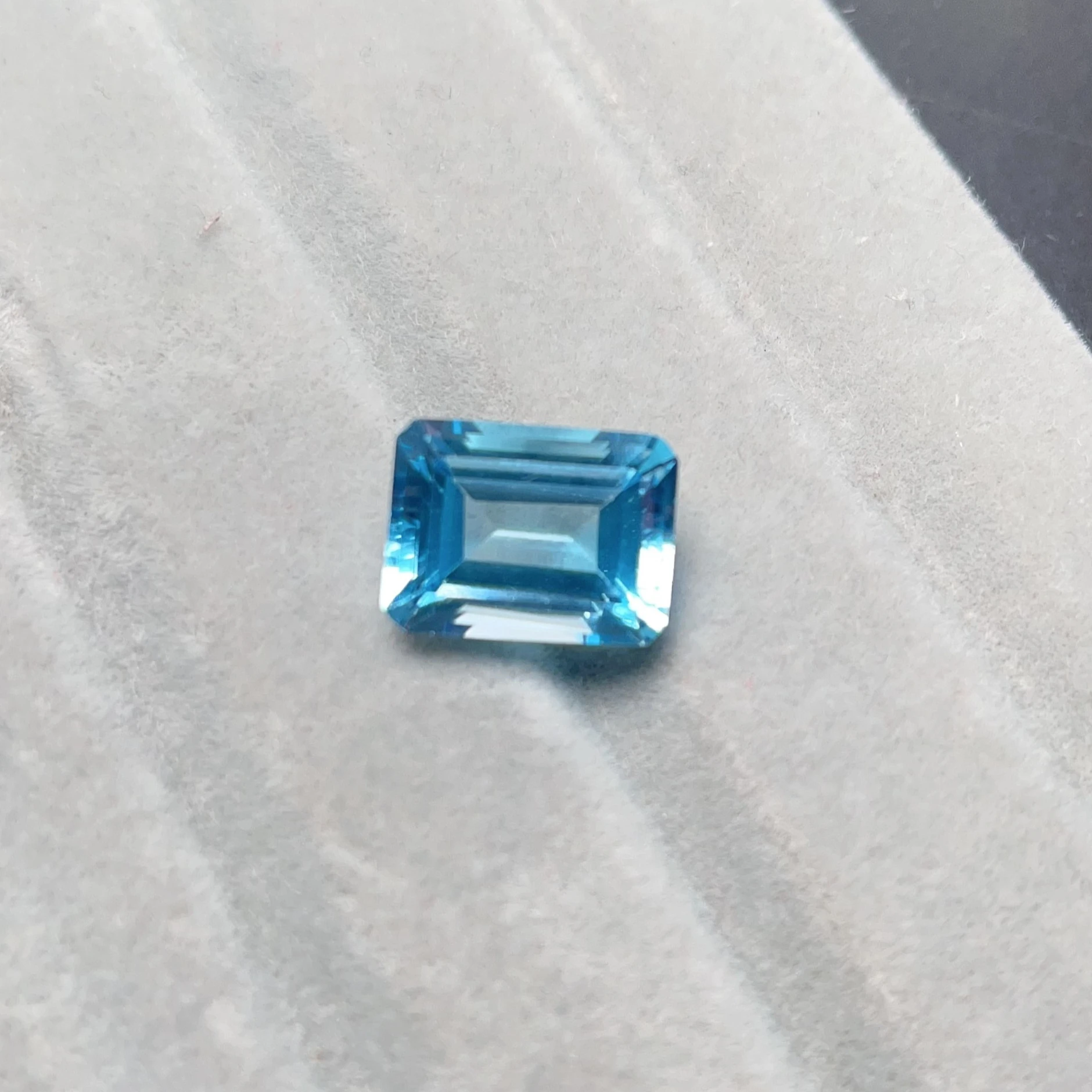 

12mm * 15.9mm 13.6ct natural topaz loose gemstone with certificate VVS grade emerald cut topaz gemstone