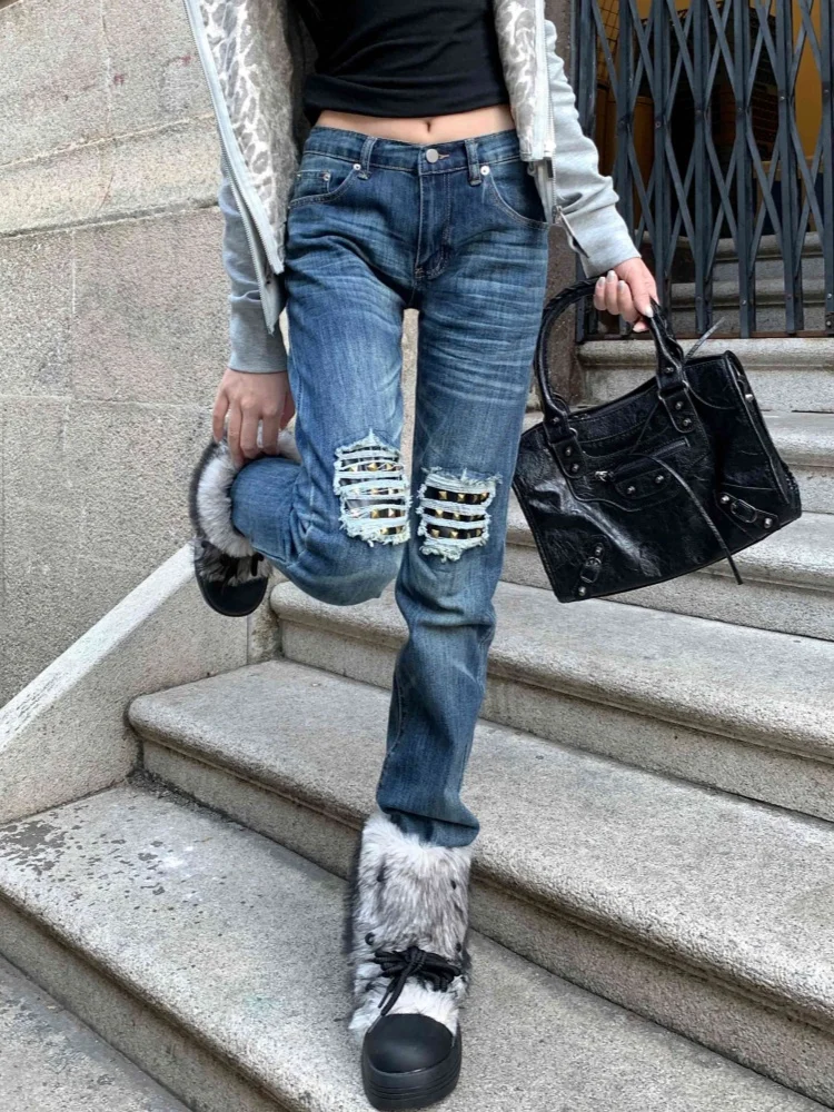 กางเกงยีนส์ขาดทรงสลิมสไตล์อเมริกันย้อนยุค Y2K ปี 2025 ประดับหมุด แฟชั่นใหม่สำหรับผู้หญิง เอวต่ำ สีน้ำเงินฟอก