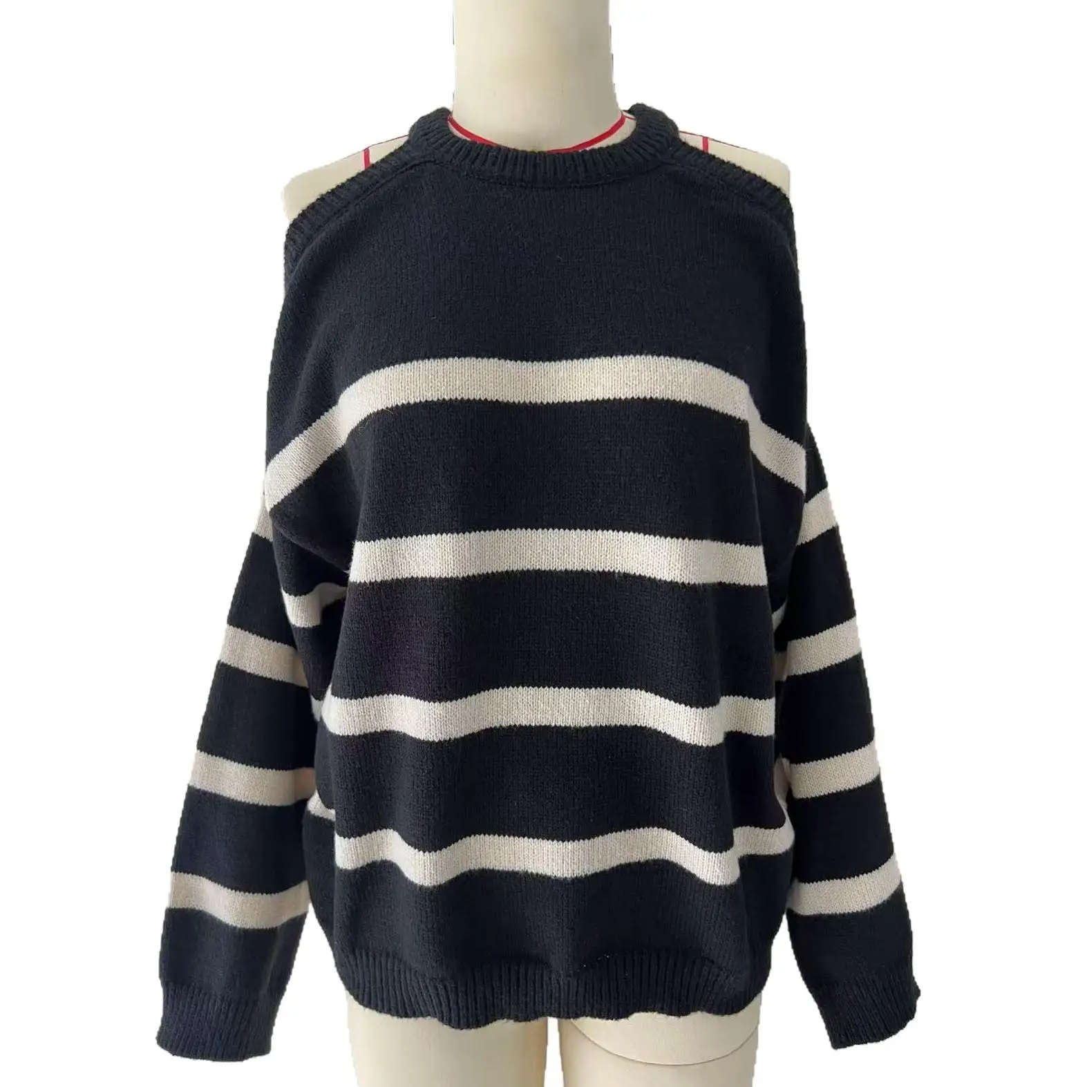 

Корейский свитер с открытыми плечами, 2025 г., полосатый, свободный, вязаный, с открытыми плечами, выходные, с вибрацией, осенний кофейня, эстетический, средний вес, шик