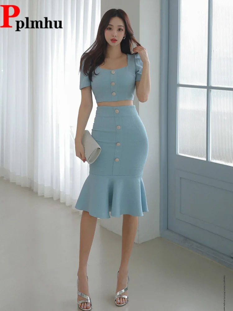 

Элегантный комплект из двух предметов с квадратным вырезом: укороченный топ и юбка-рыбка с завышенной талией в корейском стиле. Новинка!