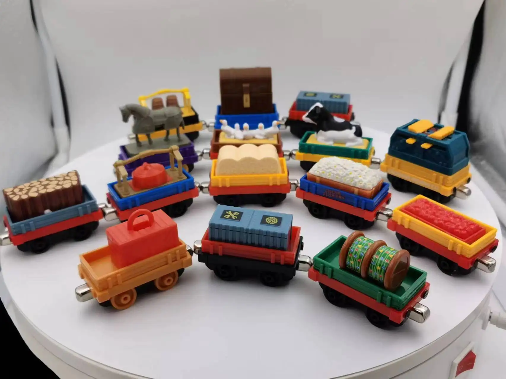 diecast toy car new Collection models of Magnetic Metal train Engineer models Mini toys of children