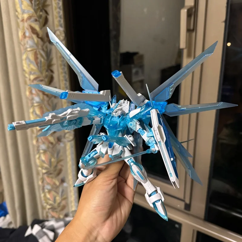 Ice Blue Rising Freedom HG 1/144 Limited Color Scheme Mech Assembly Model Kit Actionfiguren Desktop Ornament Kinderspielzeug Geschenke