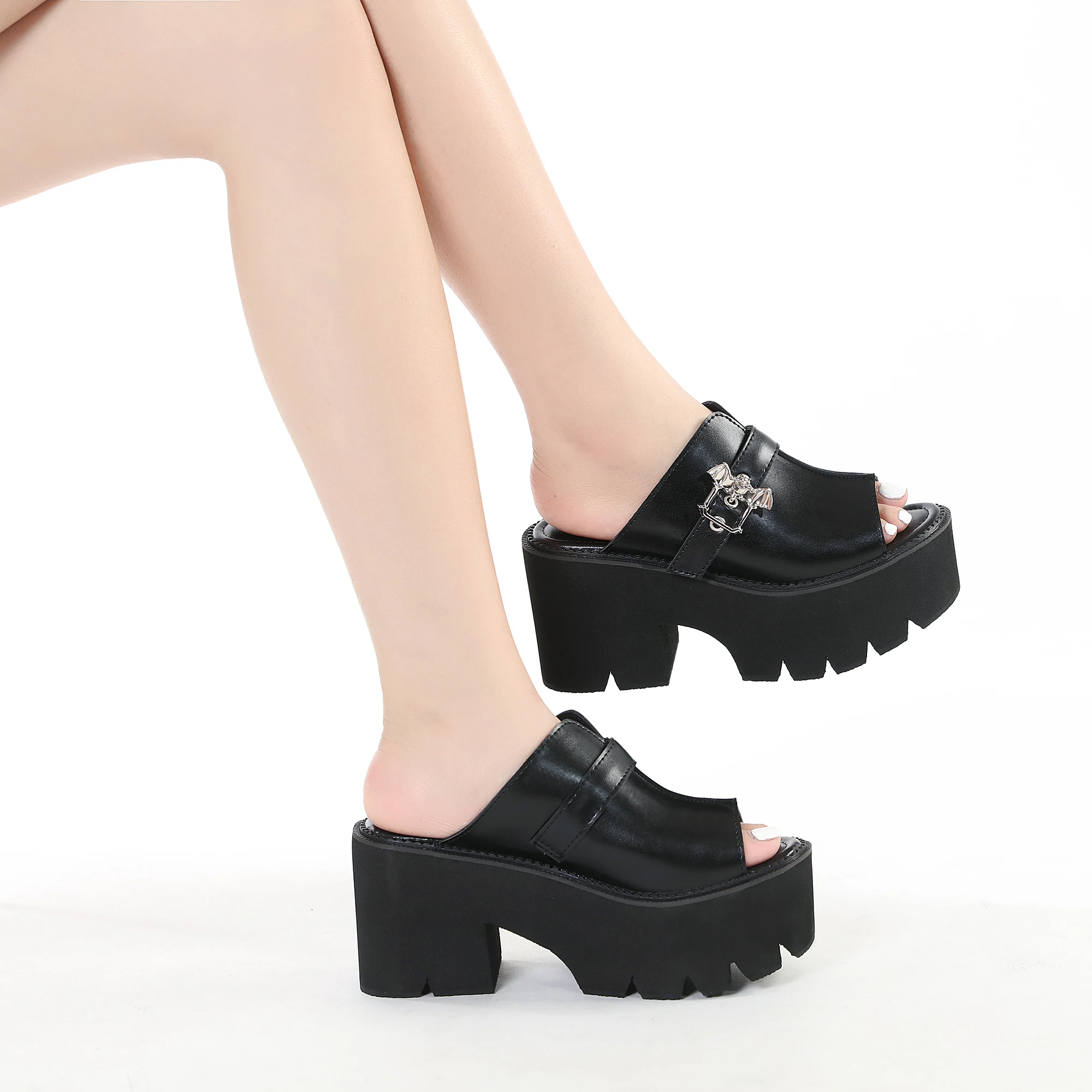 Gdgydh Goth Fledermaus-Schnalle-Mule-Sandalen für Damen, Absatz, offene Zehen, dicke Plattform, Sommerschuhe, Sligpumps, Übergröße, schwarzer Slip-On