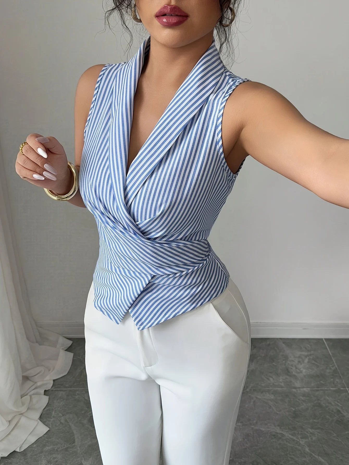 Women\'s Elegant Sleeveless V-Neck Blouse with Bow Belt Detail - Light Blue & White Striped Top, Perfect for Spring/Summer