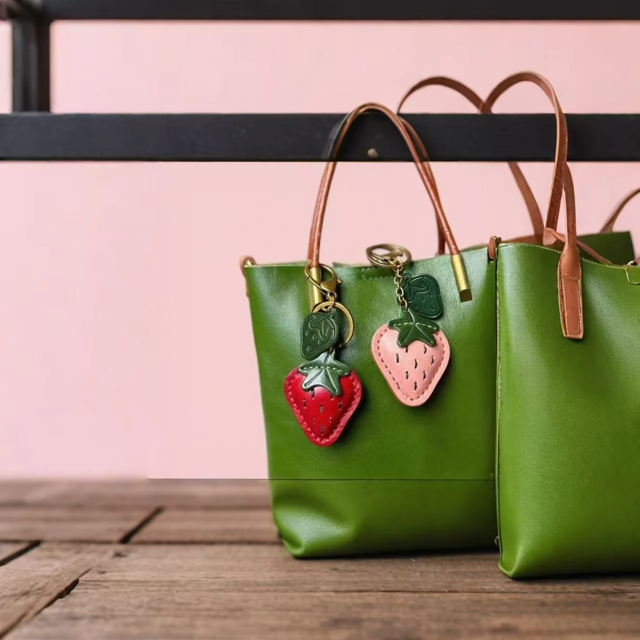 Genuine leather cowhide hand-sewn strawberry pendant bag pet pendant berry has troubles bag pendant keychain