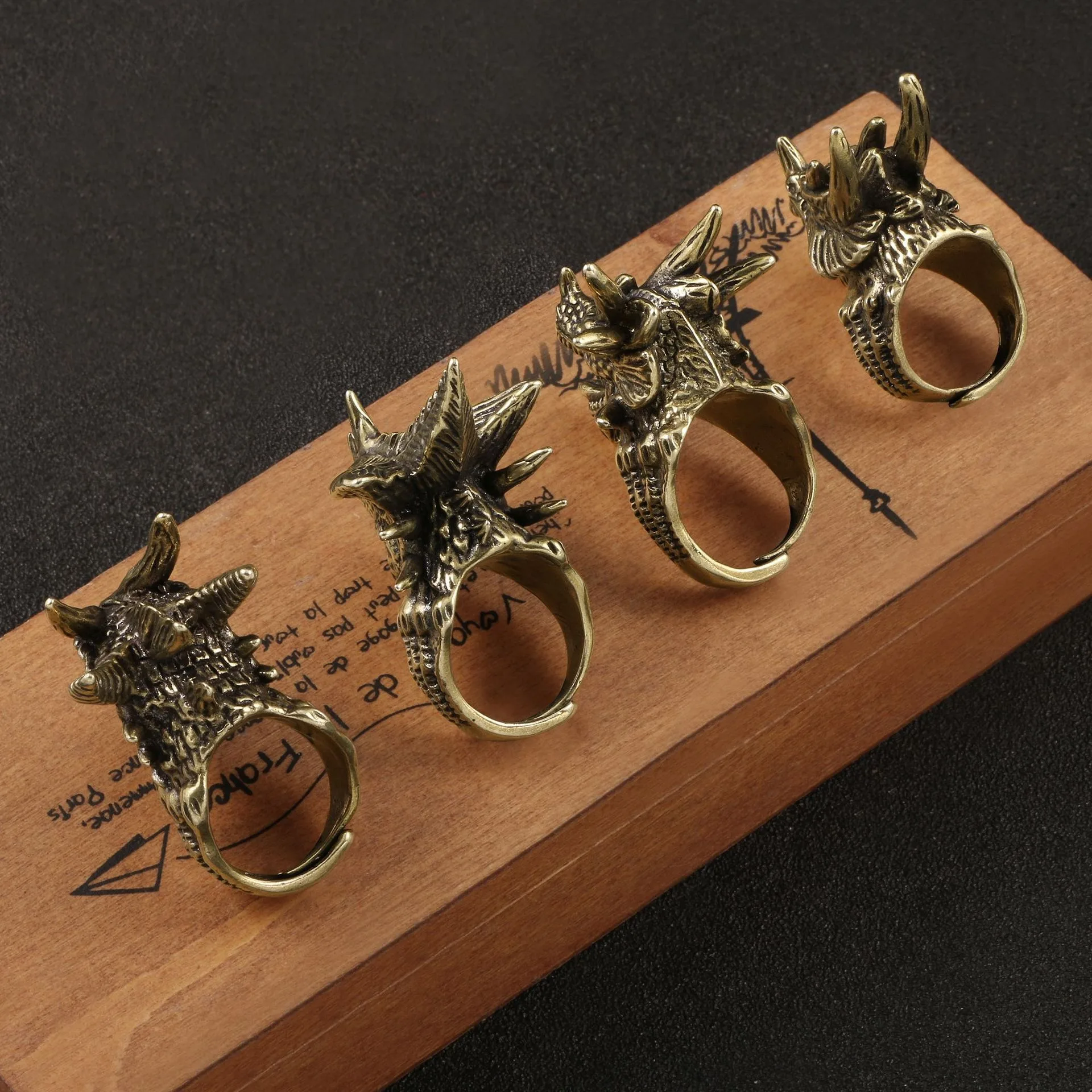 خمر الهيب هوب روك منضدية حلية جمع الإبداعية شخصية زخرفة الفن الجوراسي ديناصور التنين رئيس الدائري جمع